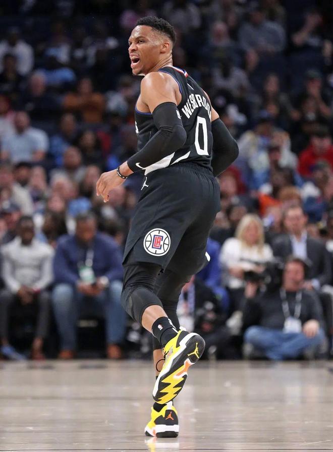 星空体育-关于莱比锡围绕社区盾门线救险今夜洛杉矶湖人止住颓势，洛杉矶快船赛前复出首秀都惊呆了的信息